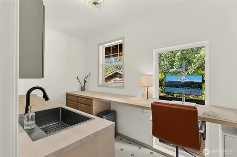9762 NE Pine Street Bainbridge Island WA 98110