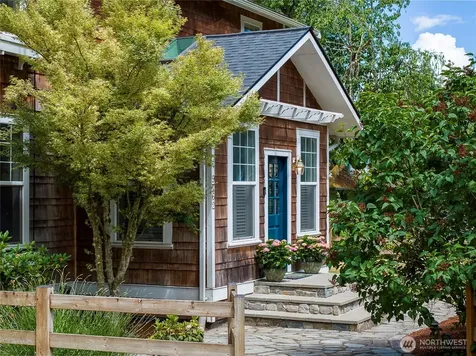 9762 NE Pine Street Bainbridge Island WA 98110