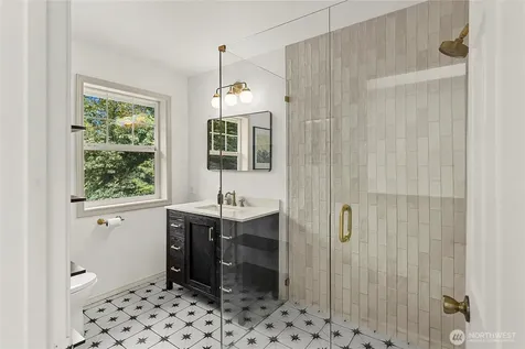 9762 NE Pine Street Bainbridge Island WA 98110