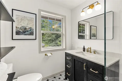 9762 NE Pine Street Bainbridge Island WA 98110