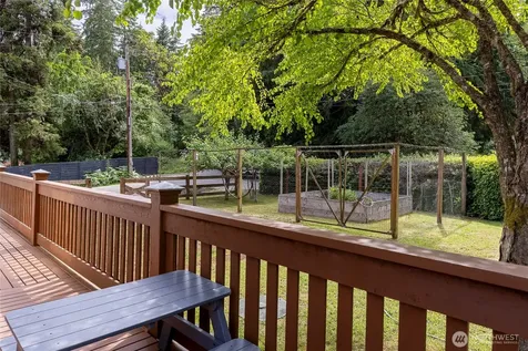 9762 NE Pine Street Bainbridge Island WA 98110