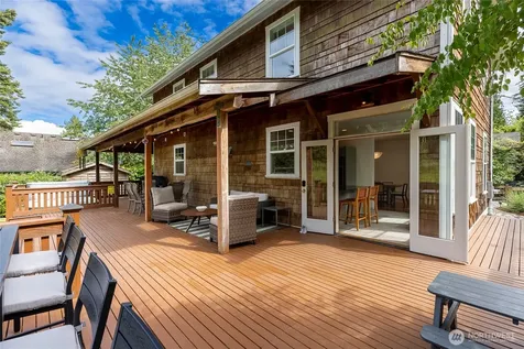 9762 NE Pine Street Bainbridge Island WA 98110