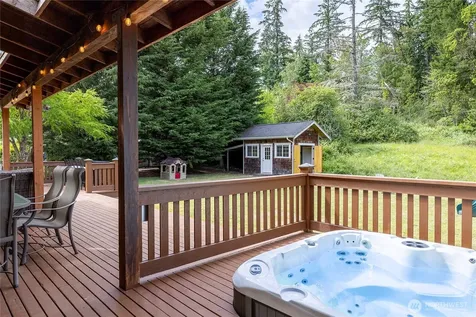9762 NE Pine Street Bainbridge Island WA 98110