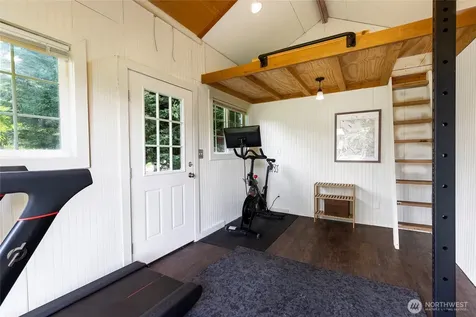 9762 NE Pine Street Bainbridge Island WA 98110