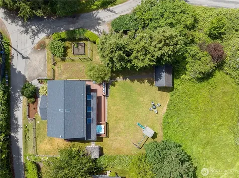 9762 NE Pine Street Bainbridge Island WA 98110