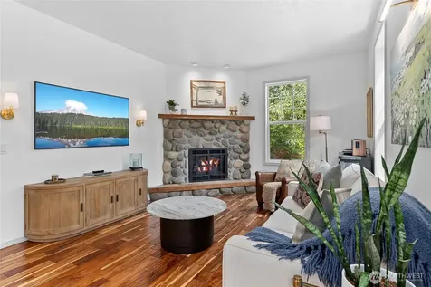 9762 NE Pine Street Bainbridge Island WA 98110
