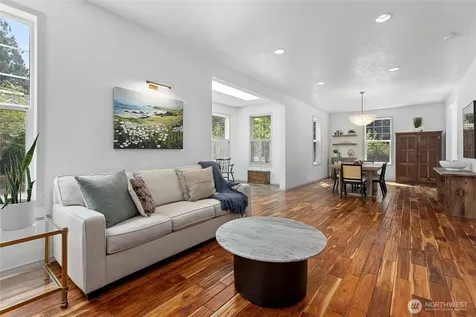 9762 NE Pine Street Bainbridge Island WA 98110