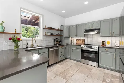 9762 NE Pine Street Bainbridge Island WA 98110