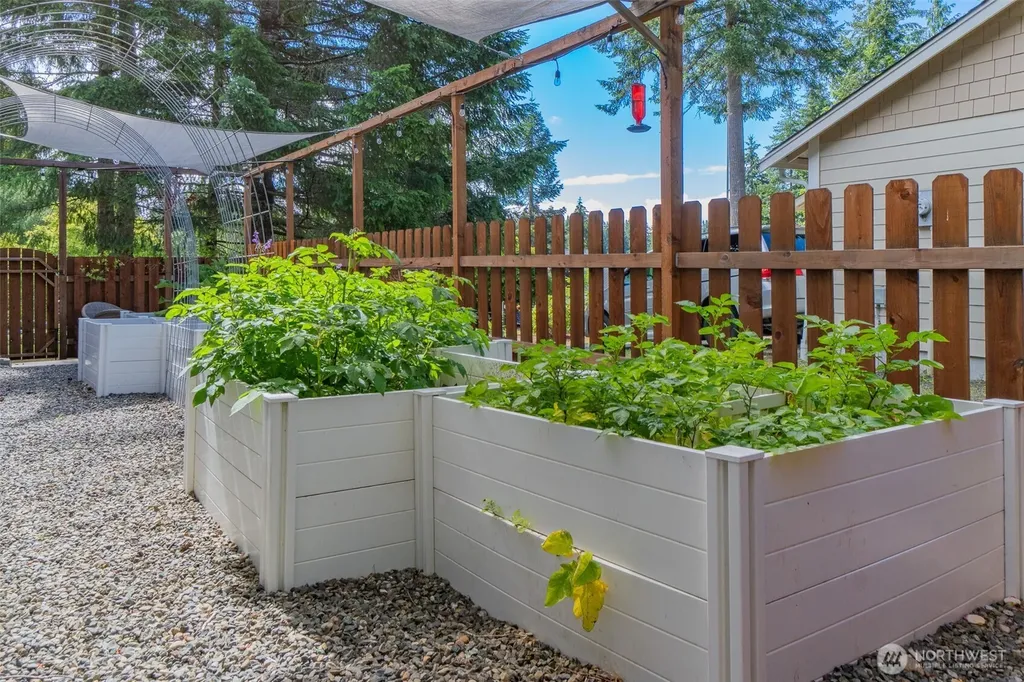 761 E Old Ranch Road Allyn WA 98524