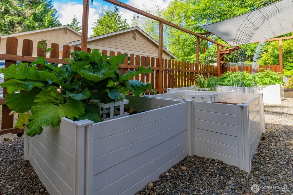 761 E Old Ranch Road Allyn WA 98524