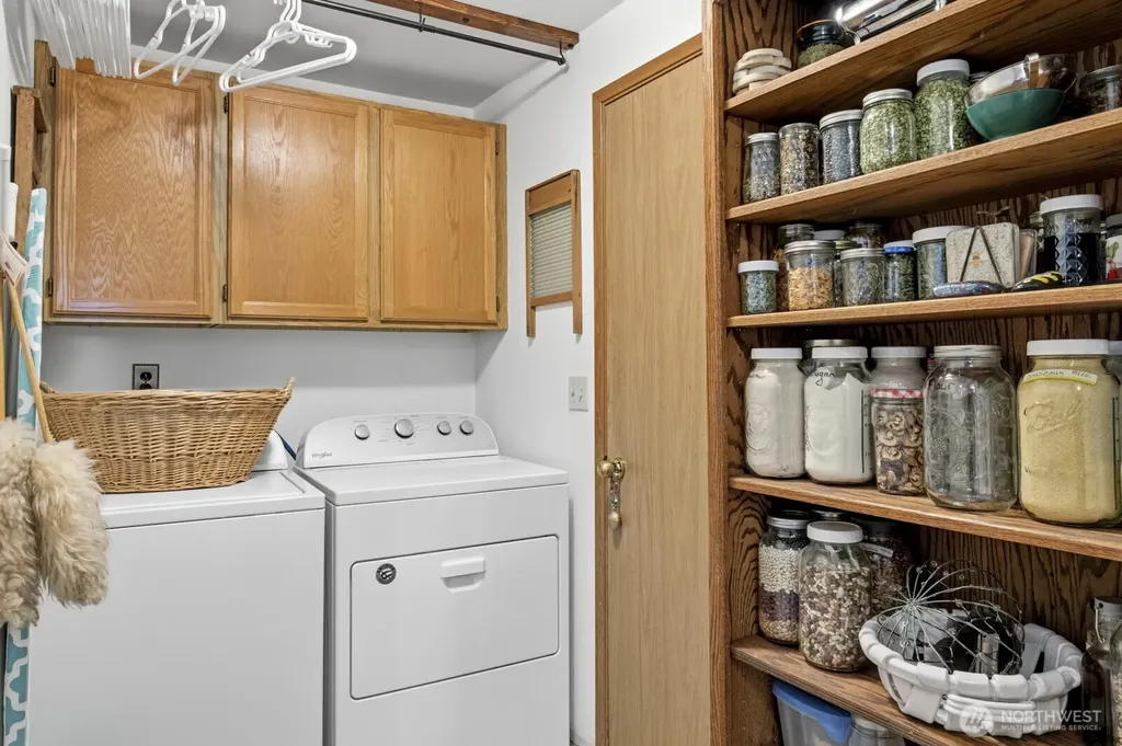 761 E Old Ranch Road Allyn WA 98524
