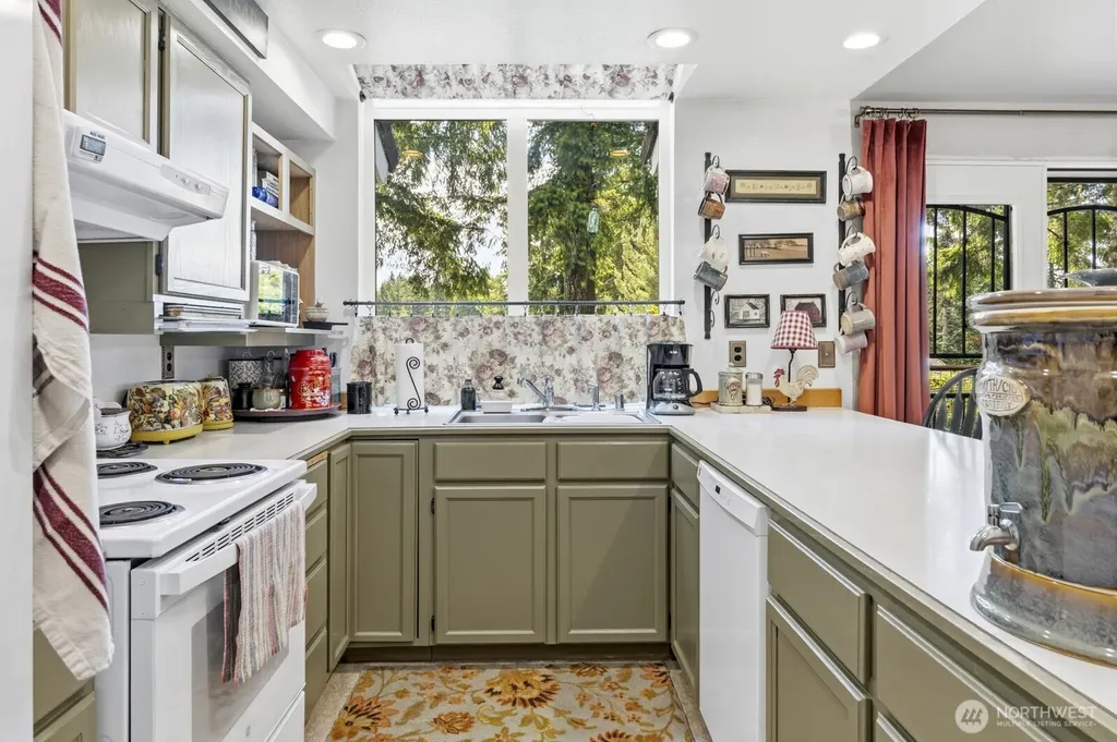 761 E Old Ranch Road Allyn WA 98524