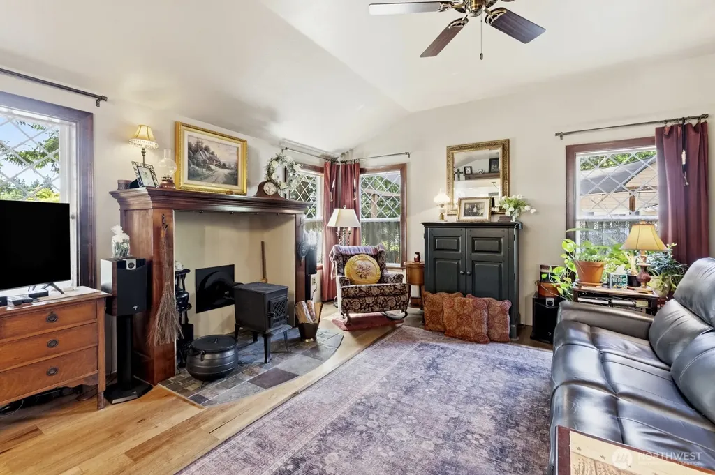 761 E Old Ranch Road Allyn WA 98524