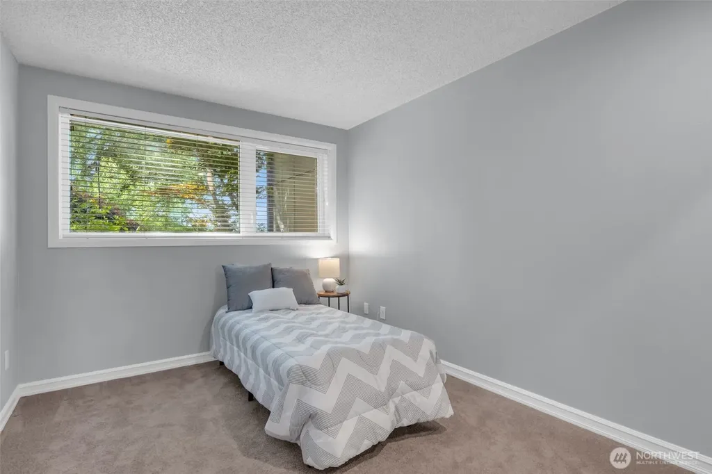 9201 NE Juanita Drive Kirkland WA 98034