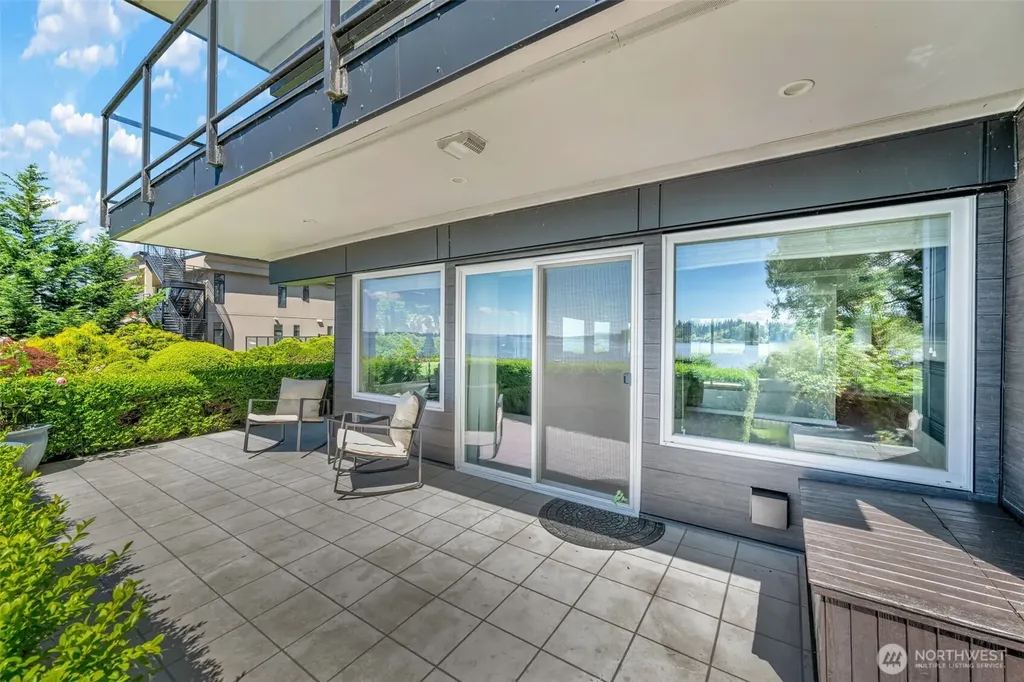 9201 NE Juanita Drive Kirkland WA 98034