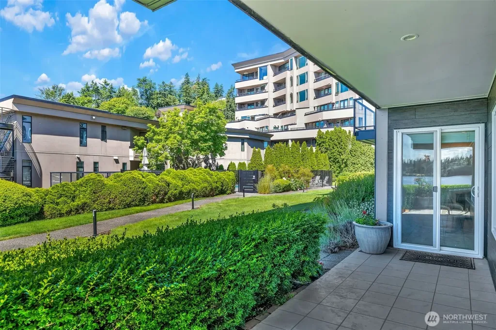 9201 NE Juanita Drive Kirkland WA 98034