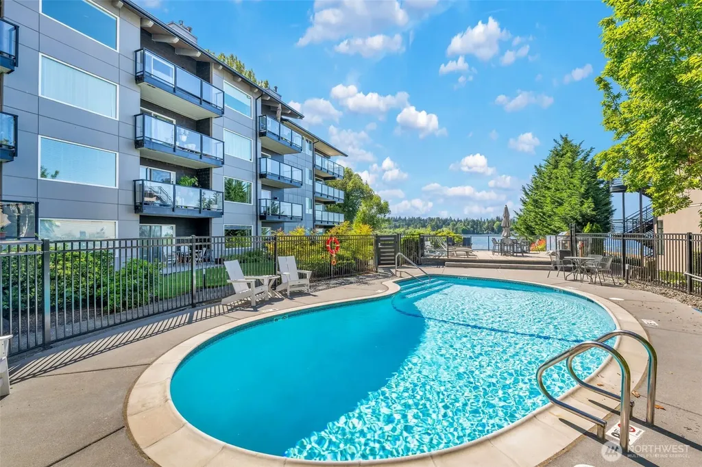 9201 NE Juanita Drive Kirkland WA 98034
