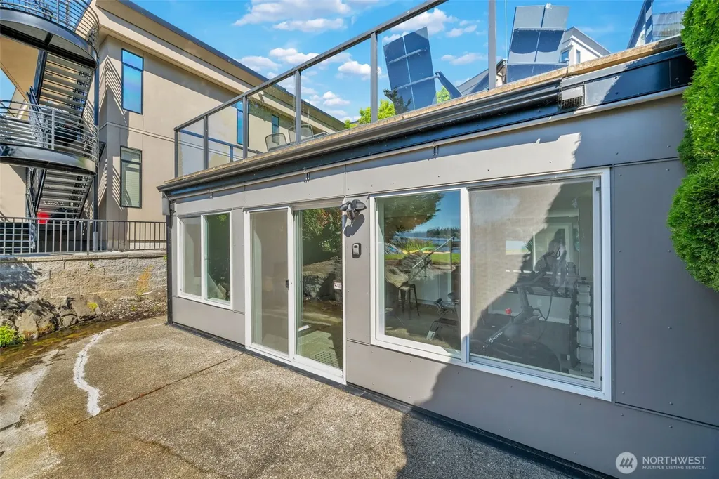 9201 NE Juanita Drive Kirkland WA 98034