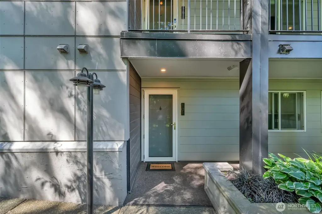 9201 NE Juanita Drive Kirkland WA 98034