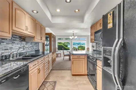 9201 NE Juanita Drive Kirkland WA 98034