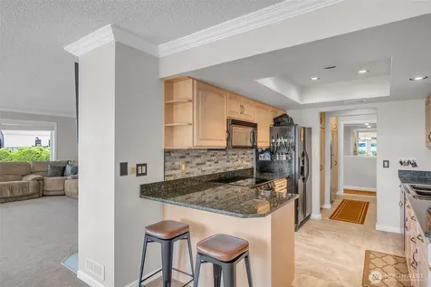 9201 NE Juanita Drive Kirkland WA 98034