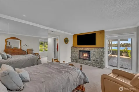 9201 NE Juanita Drive Kirkland WA 98034