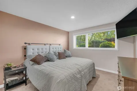 9201 NE Juanita Drive Kirkland WA 98034