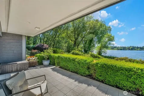 9201 NE Juanita Drive Kirkland WA 98034