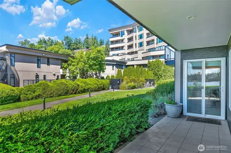 9201 NE Juanita Drive Kirkland WA 98034