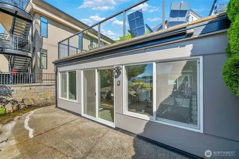 9201 NE Juanita Drive Kirkland WA 98034