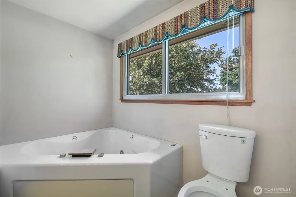 20612 14th Avenue S Seatac WA 98198