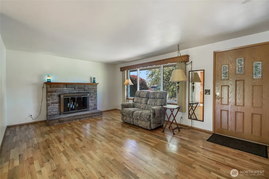 20612 14th Avenue S Seatac WA 98198