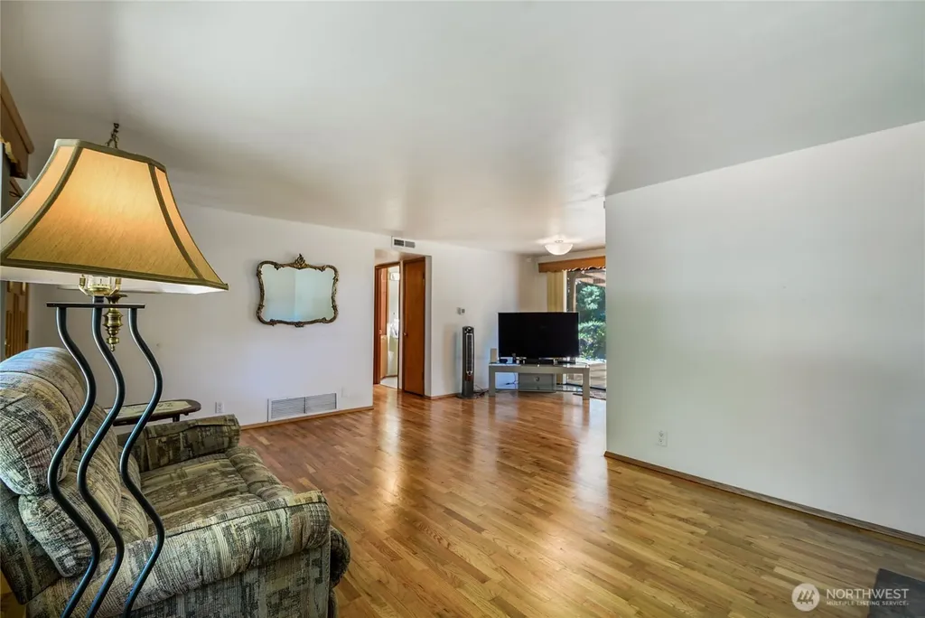 20612 14th Avenue S Seatac WA 98198