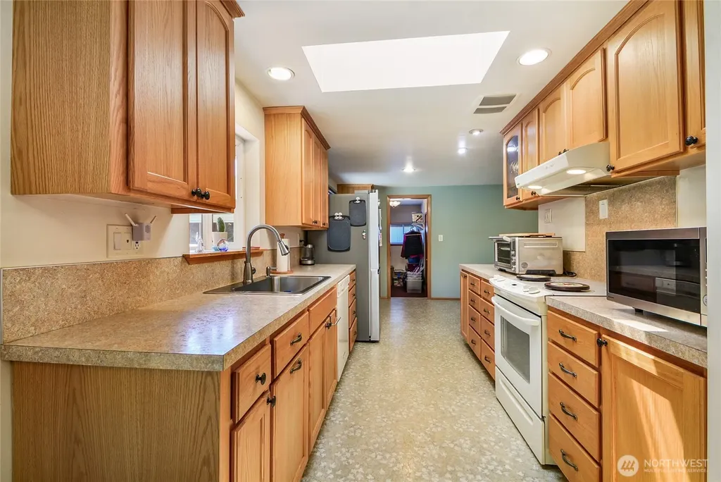 20612 14th Avenue S Seatac WA 98198