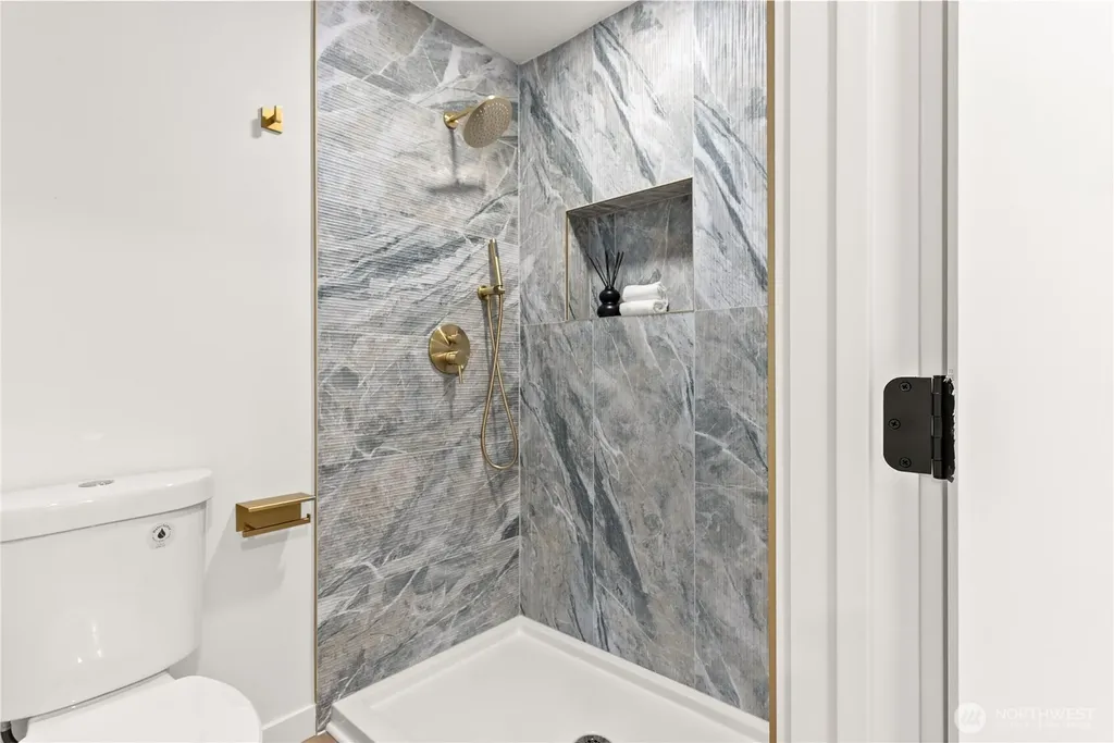 21838 SE 271th Place Maple Valley WA 98038