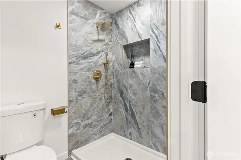 21838 SE 271st Place Maple Valley WA 98038