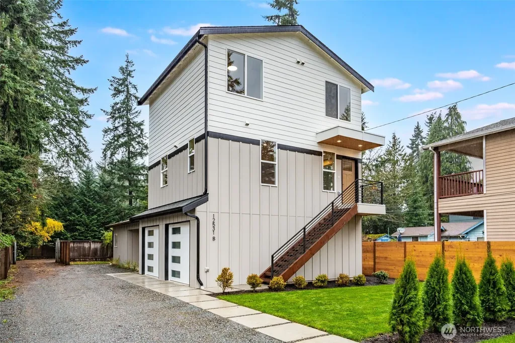 12531 25th Avenue NE Seattle WA 98125