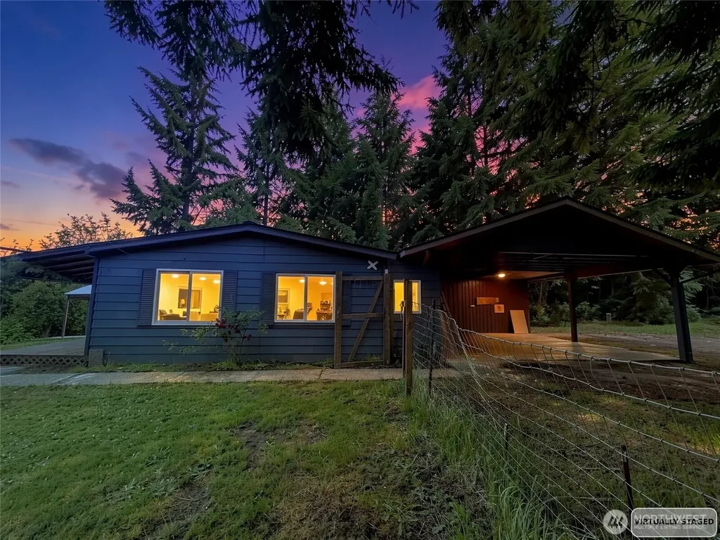 1015 Coal Creek Chehalis WA 98532