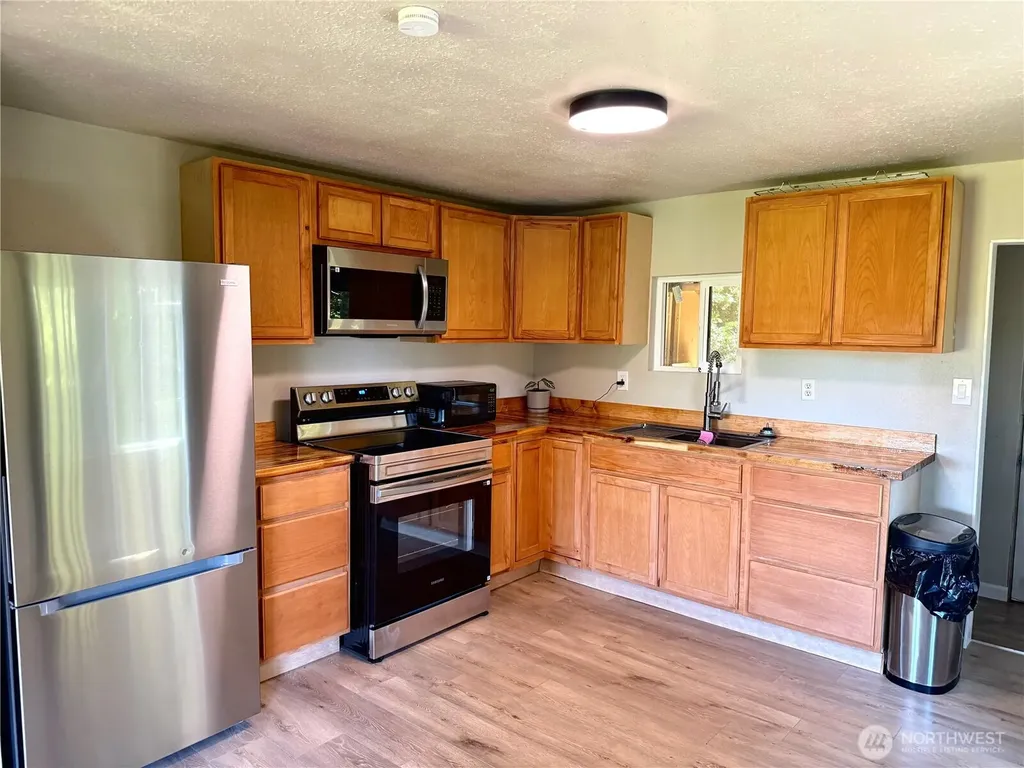 1015 Coal Creek Chehalis WA 98532