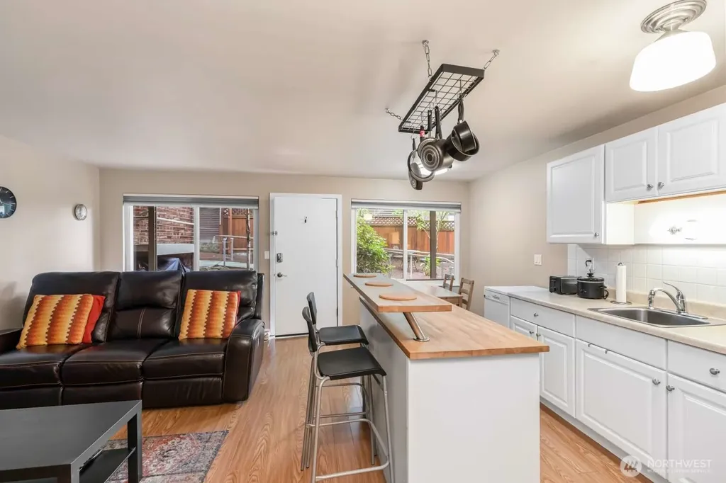 1818 Harvard Avenue Seattle WA 98122