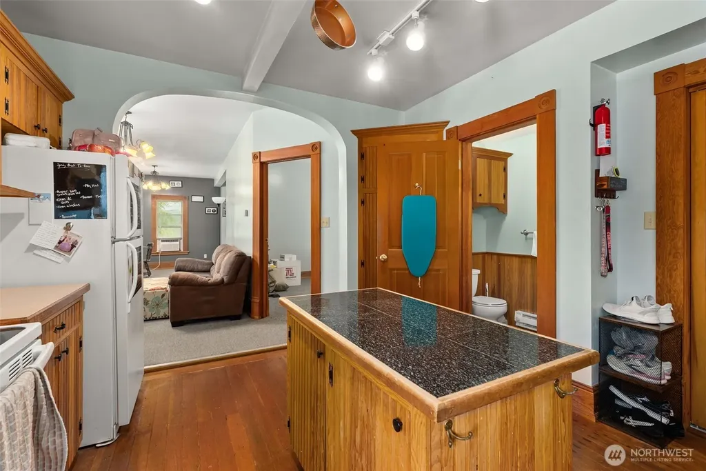 722 E Cowlitz Street South Bend WA 98586