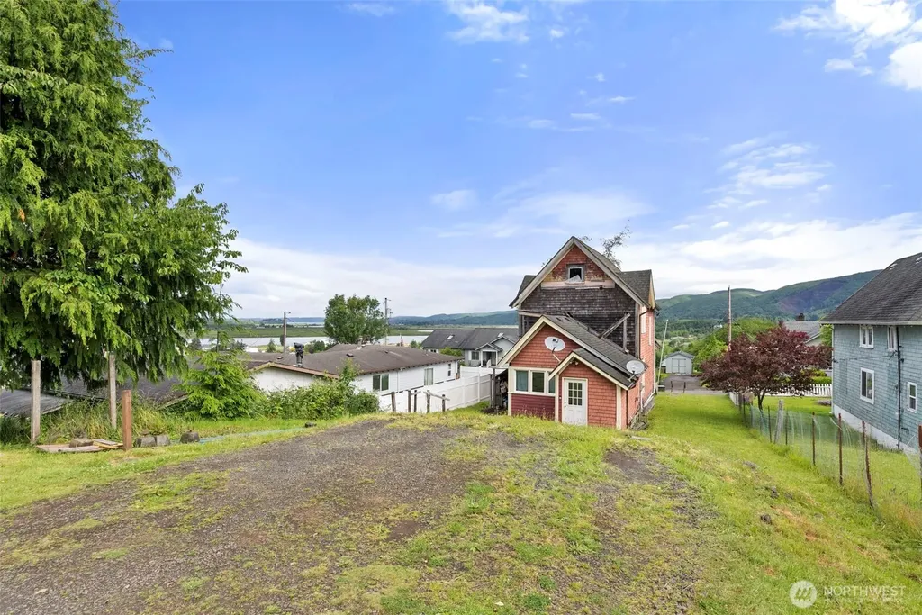 722 E Cowlitz Street South Bend WA 98586