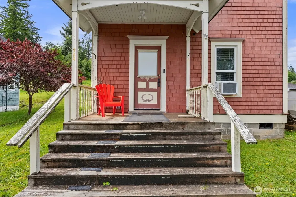722 E Cowlitz Street South Bend WA 98586
