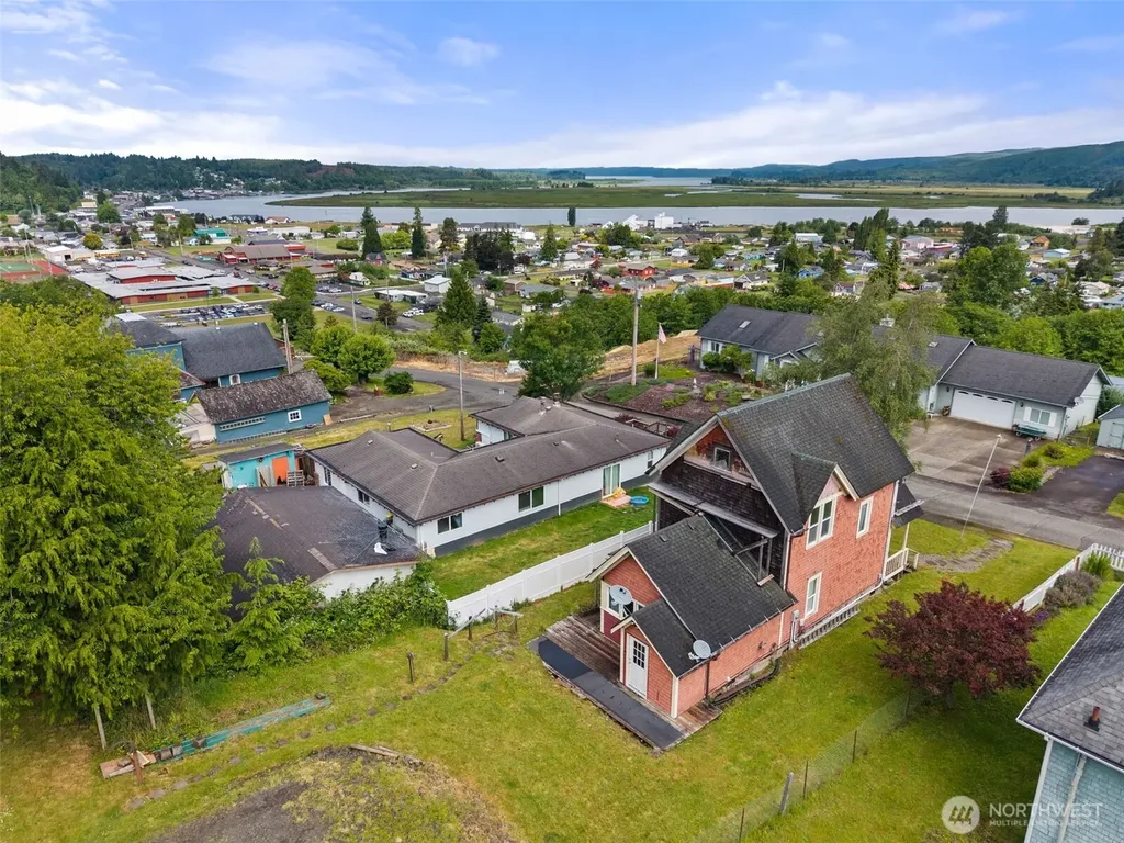 722 E Cowlitz Street South Bend WA 98586