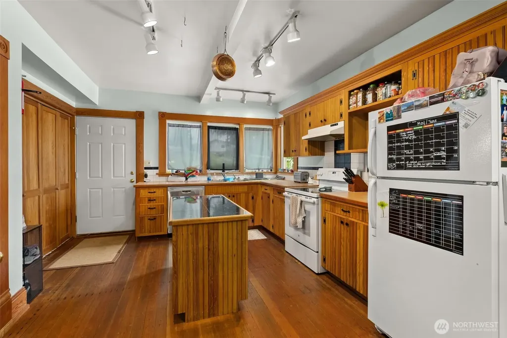 722 E Cowlitz Street South Bend WA 98586