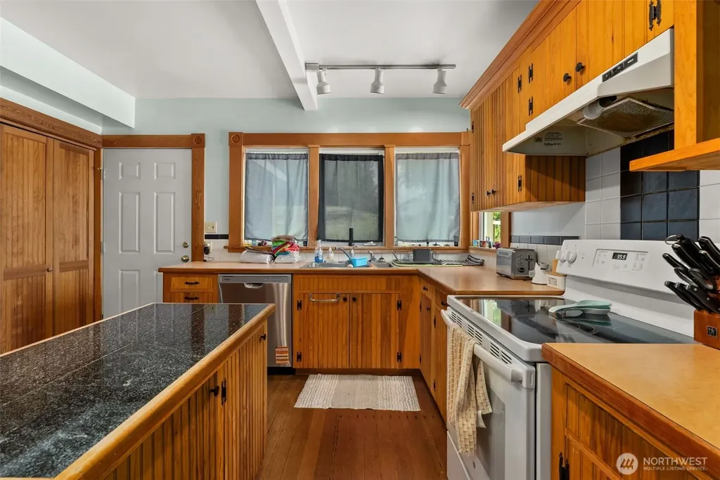 722 E Cowlitz Street South Bend WA 98586