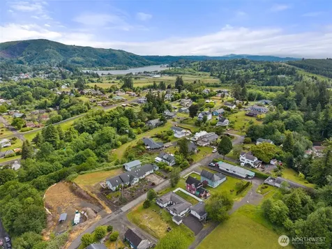 722 E Cowlitz Street South Bend WA 98586