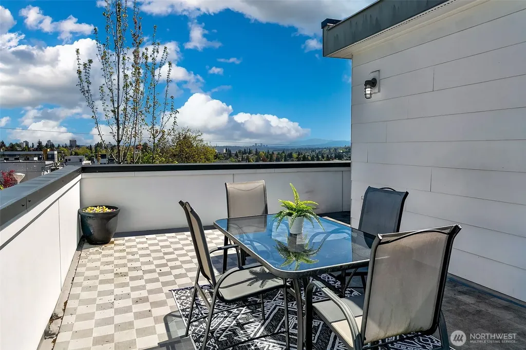 4221 Evanston Avenue N Seattle WA 98103
