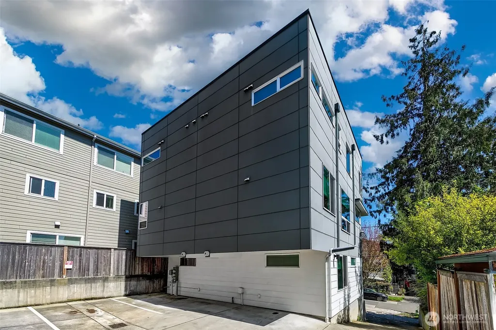 4221 Evanston Avenue N Seattle WA 98103