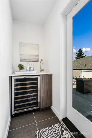4221 Evanston Avenue N Seattle WA 98103